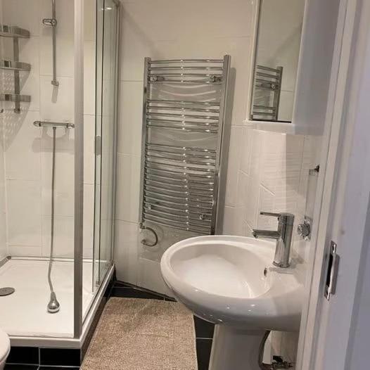 Vika Residence Deluxe Apartments Wednesbury Holiday Resort Ngoại thất bức ảnh
